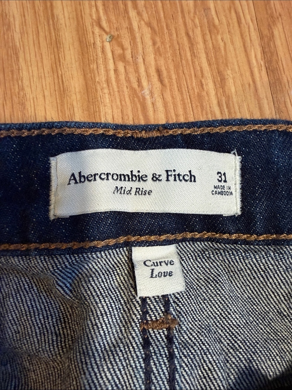 Abercrombie & Fitch Mid-Rise Denim Mini Skirt Size 31 Love Curve - Picture 4 of 6